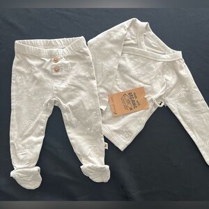 Two Piece Baby Outfit With Closed Feet Bottoms And Snap Top Size: 3-6 Months